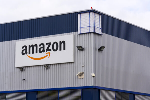 An image of an Amazon warehouse as illustration for post 'Is it time to reconsider remote working?'