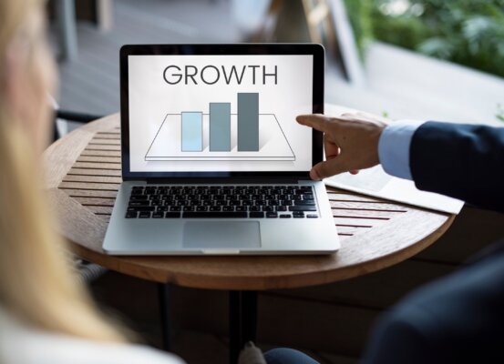 Image of a graph labelled 'growth' on a laptop, as illustration for post '‘Help to Grow’ campaign revamp and Small Business Council to help SMEs.'
