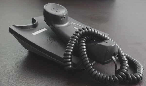 Image of Phone with receiver off the hook as illustration for post 'HMRC contact line issues continue'.