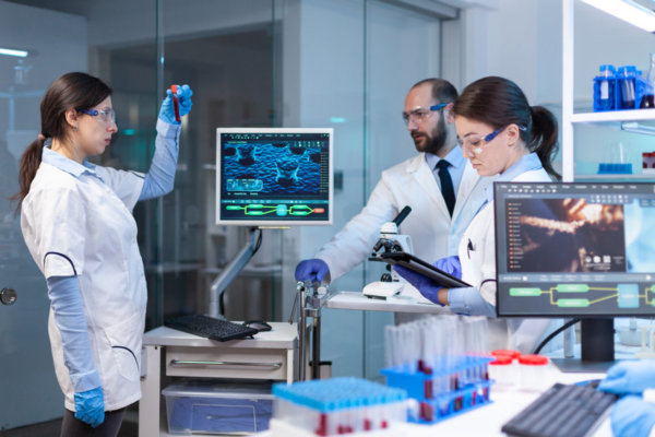 Image of scientists in a lab as illustration for post 'What do you need to prove for an R&D Claim?'
