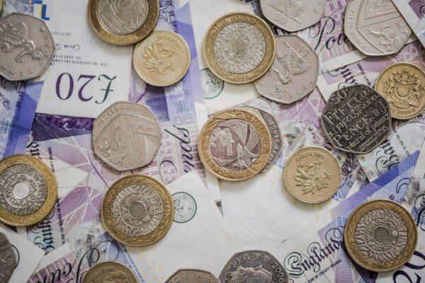 Image of coins and notes as illustration for post 'Are you getting minimum wage payments right?'
