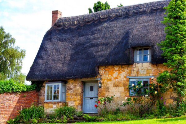 Image of an English country cottage as illustration for post 'Rule changes for Self Catering Properties'